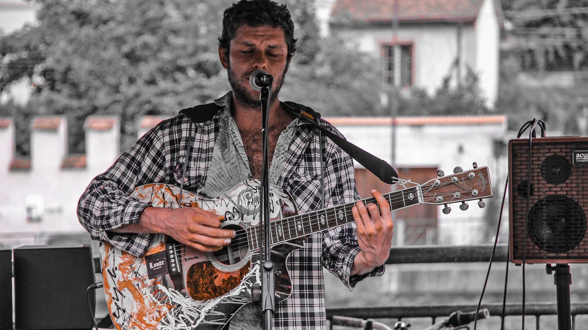 Peter Burchia: un cantautorecon chitarra e pennello