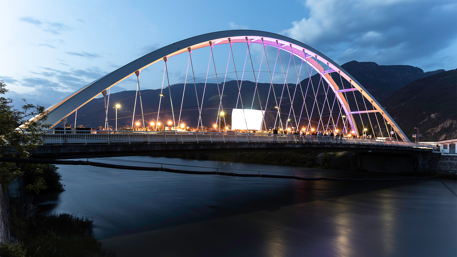Con “Luci sul Ponte” il viaggio è fra il passato e il presente
